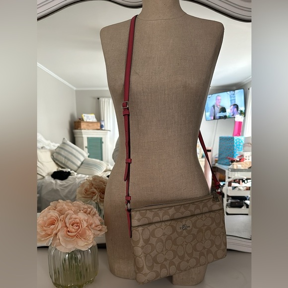 Coach pop signature crossbody - Picture 8 of 8